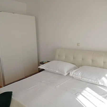 Διαμέρισμα Dora *