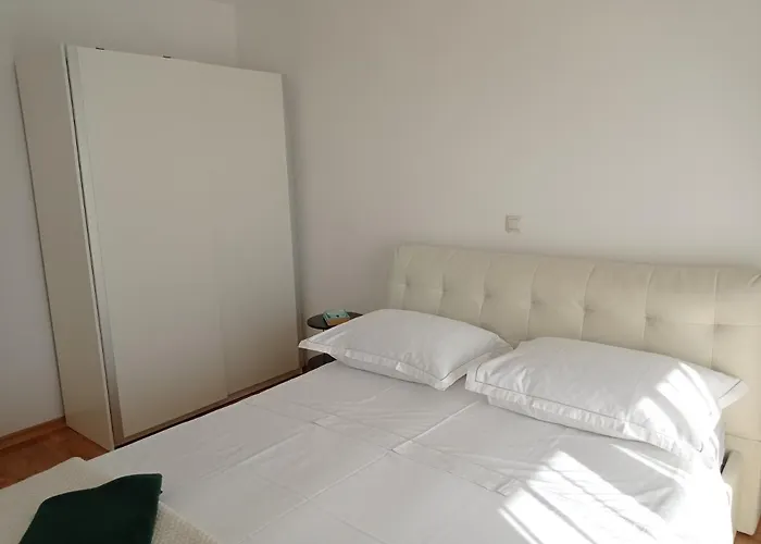 Διαμέρισμα Dora *